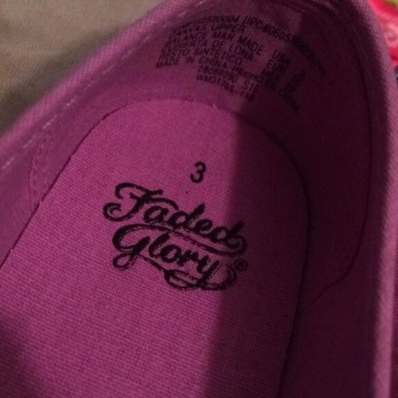 Pink sneakers  - Picture 3 of 5